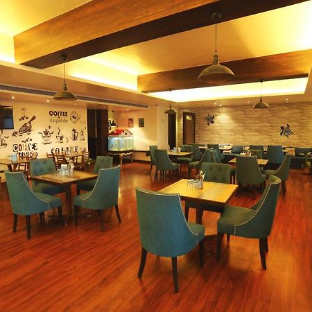 Jalsa Resort Indore Exteriör bild