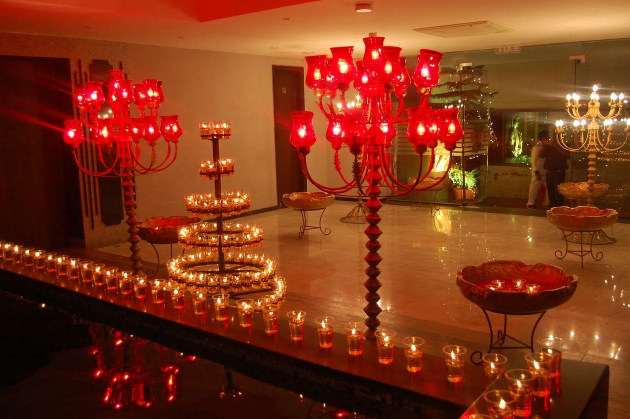 Jalsa Resort Indore Exteriör bild