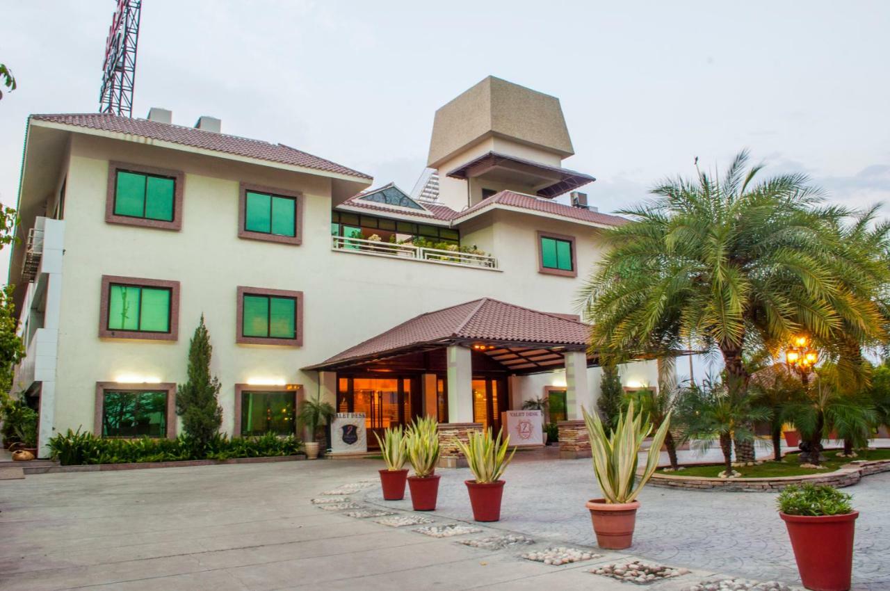 Jalsa Resort Indore Exteriör bild