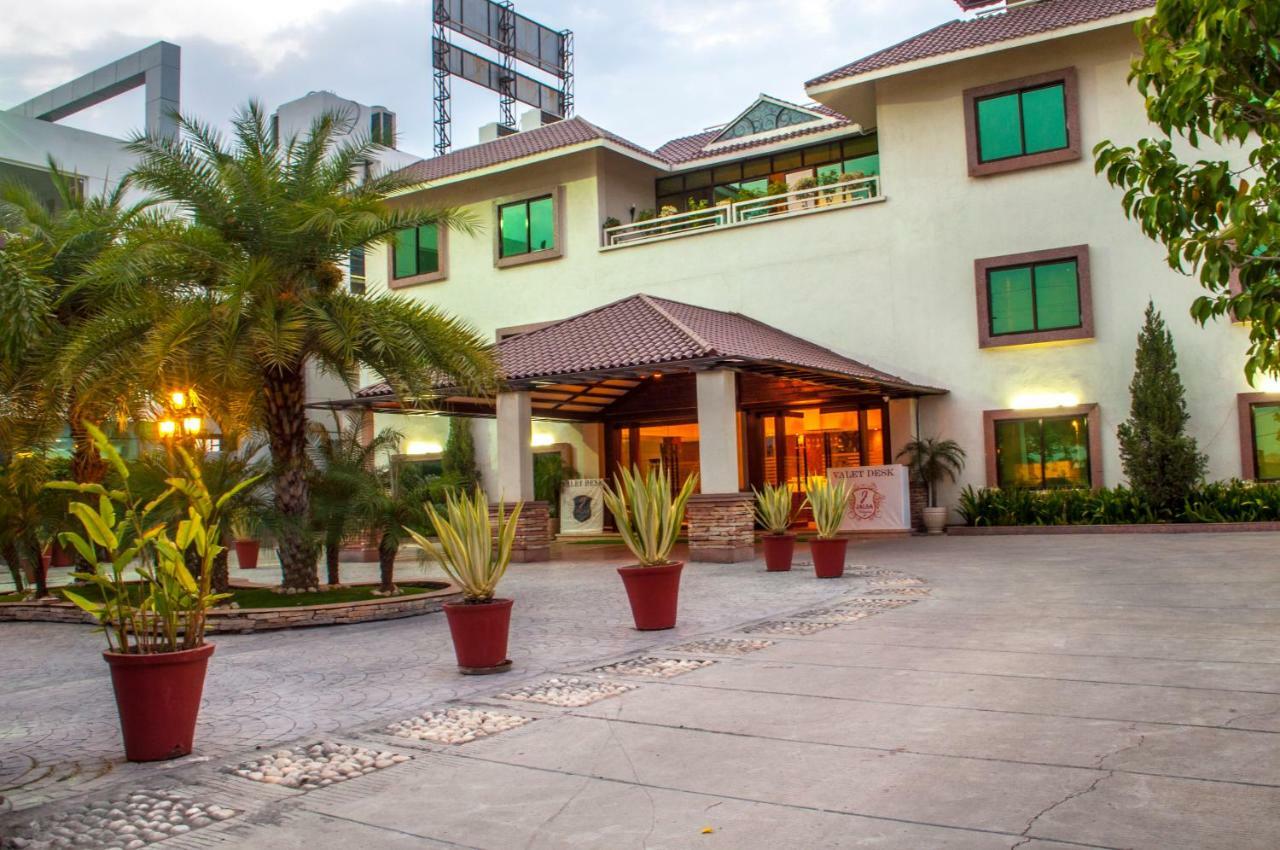 Jalsa Resort Indore Exteriör bild