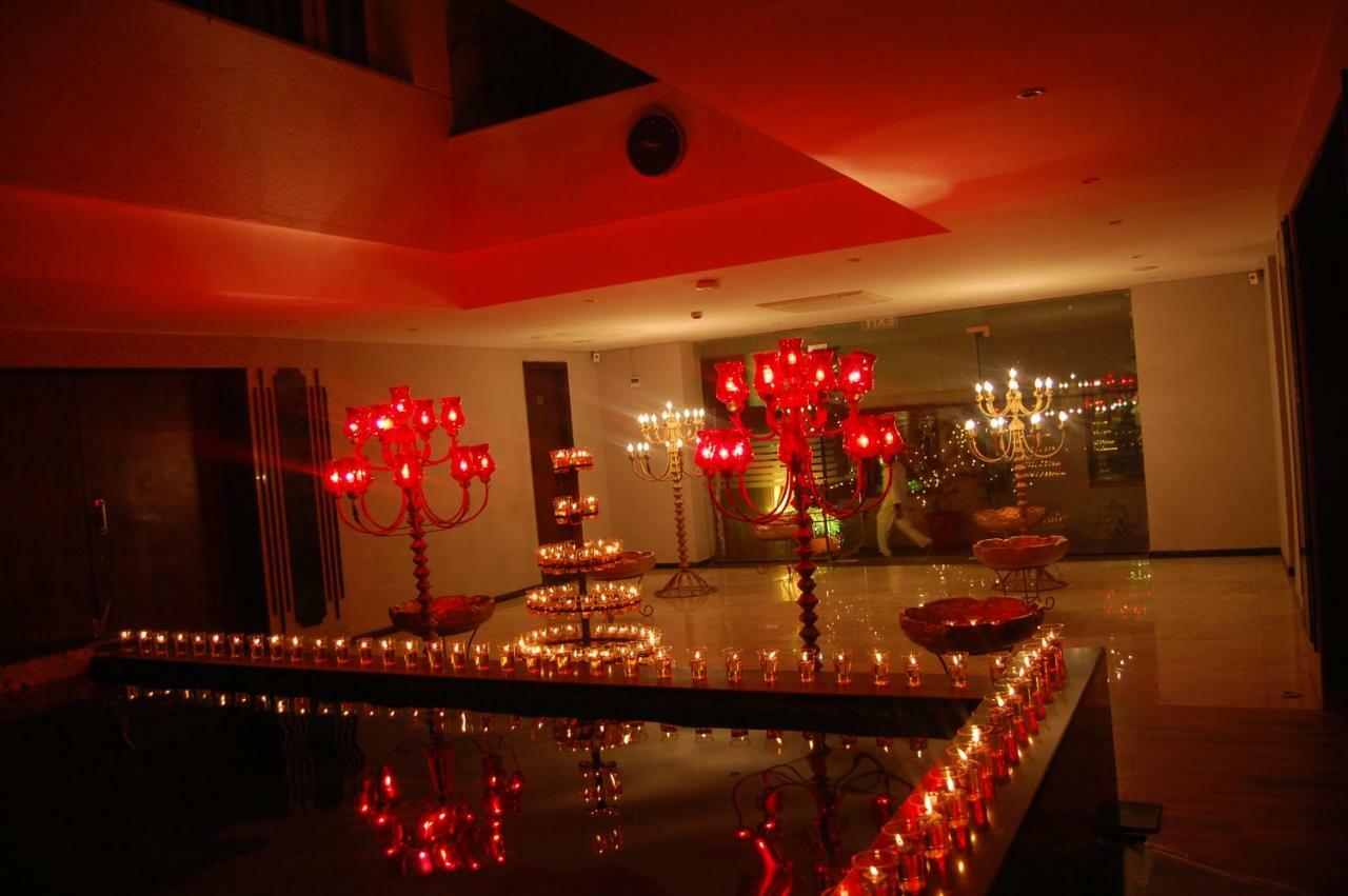 Jalsa Resort Indore Exteriör bild