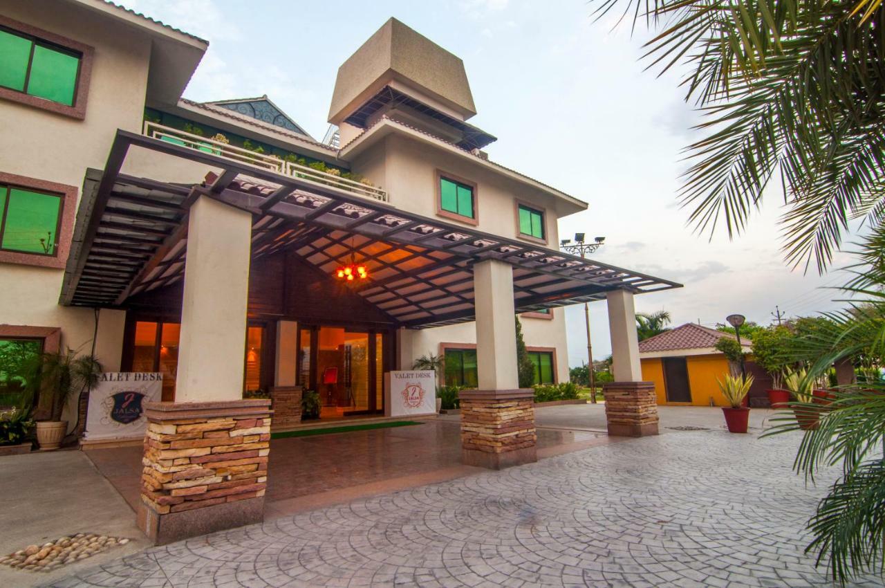 Jalsa Resort Indore Exteriör bild