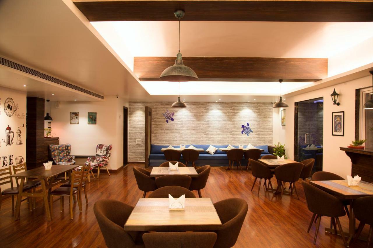 Jalsa Resort Indore Exteriör bild