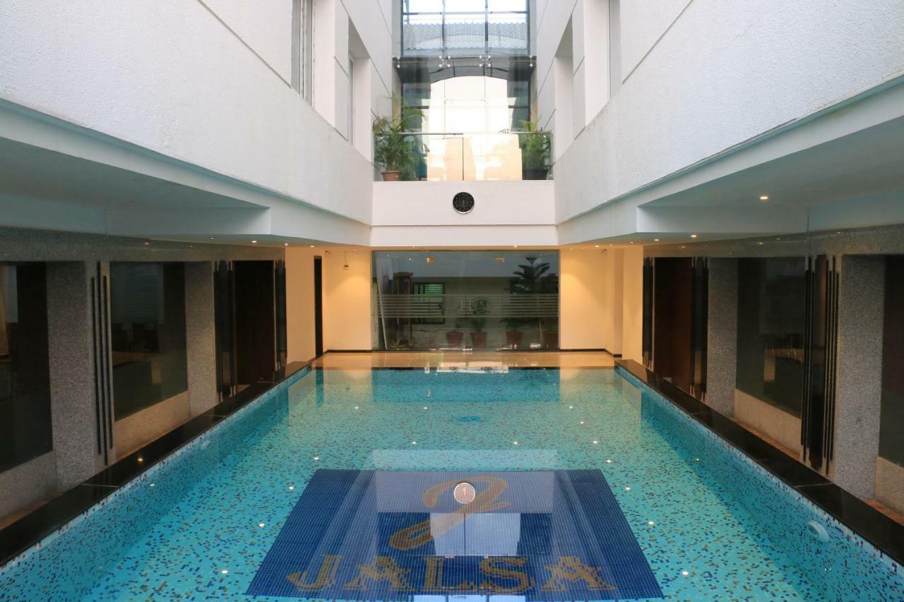 Jalsa Resort Indore Exteriör bild