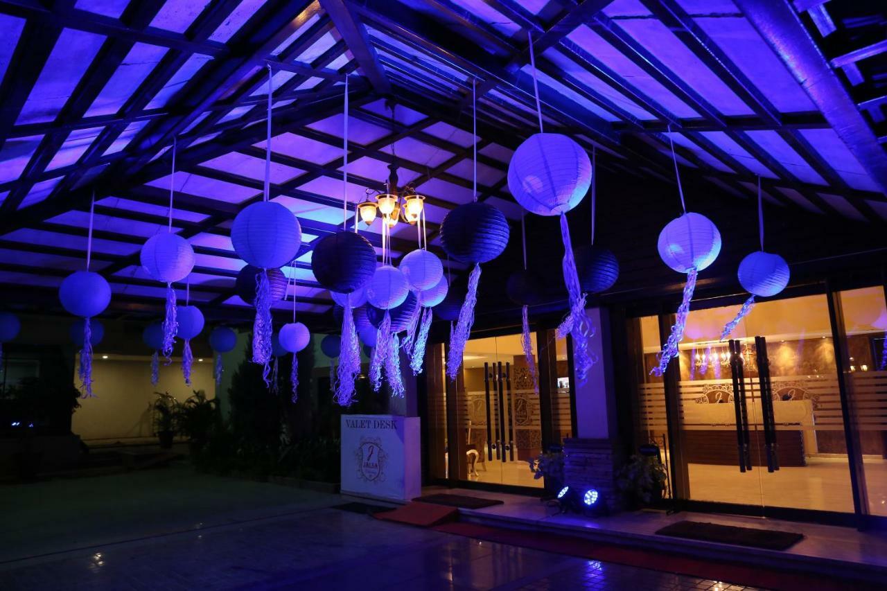 Jalsa Resort Indore Exteriör bild