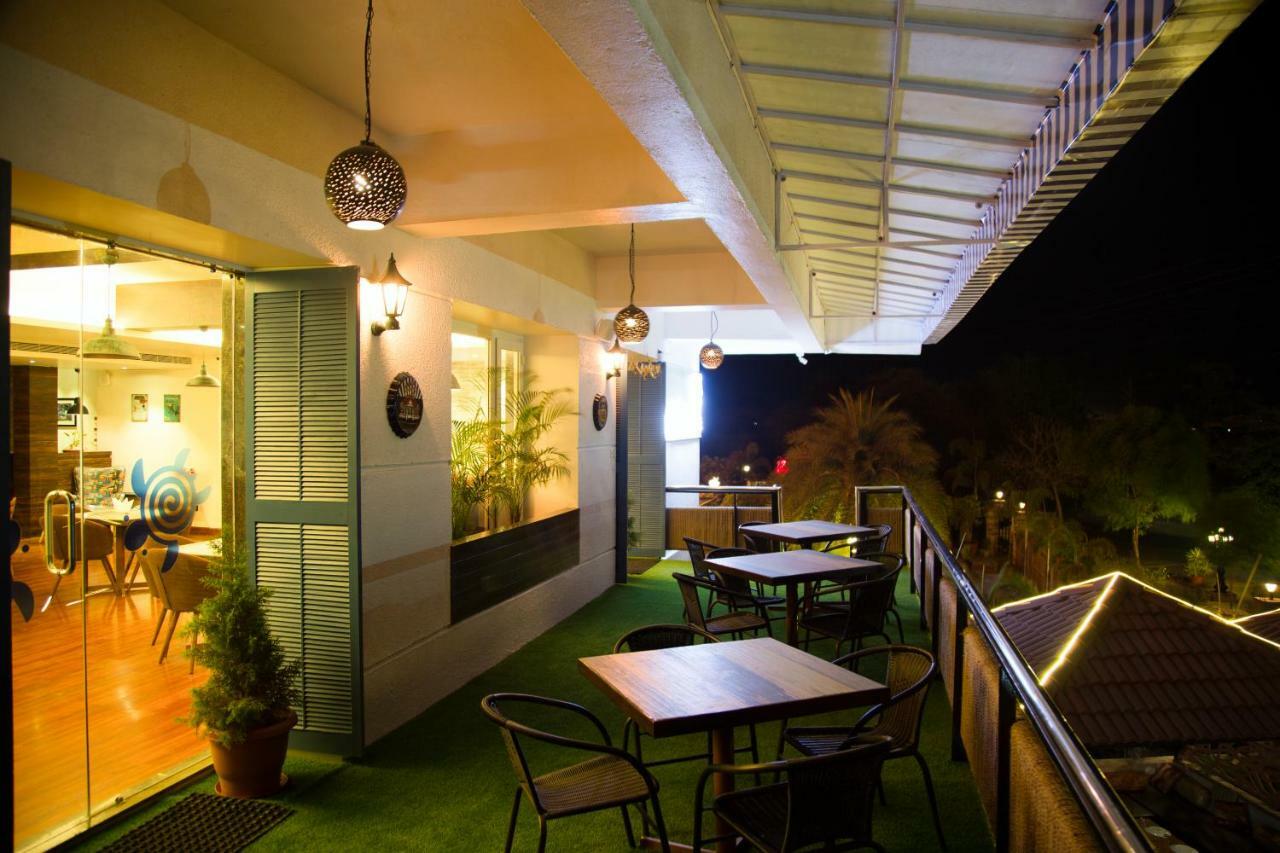Jalsa Resort Indore Exteriör bild