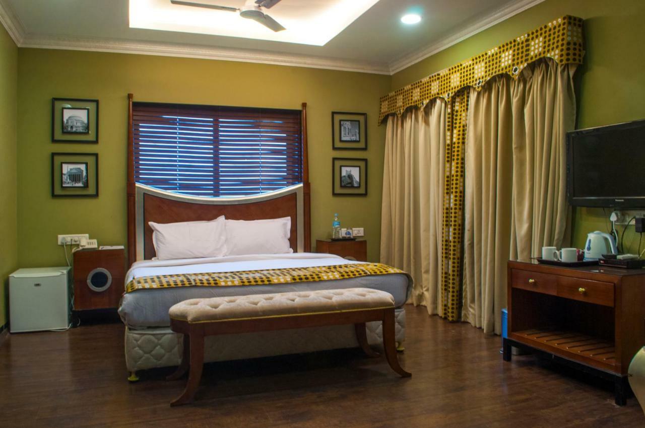Jalsa Resort Indore Exteriör bild