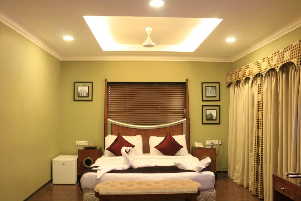 Jalsa Resort Indore Exteriör bild