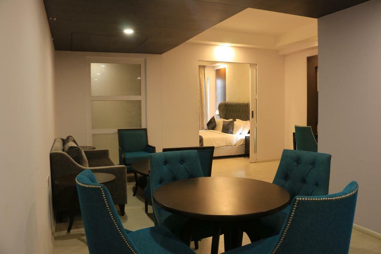 Jalsa Resort Indore Exteriör bild