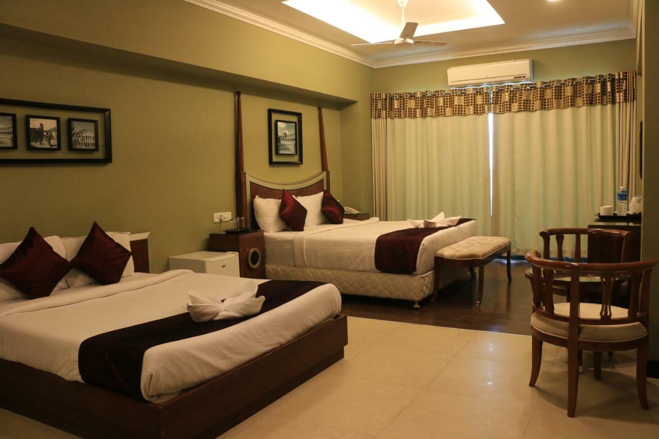 Jalsa Resort Indore Exteriör bild