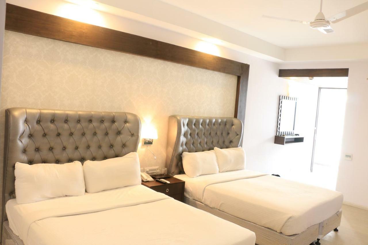 Jalsa Resort Indore Exteriör bild