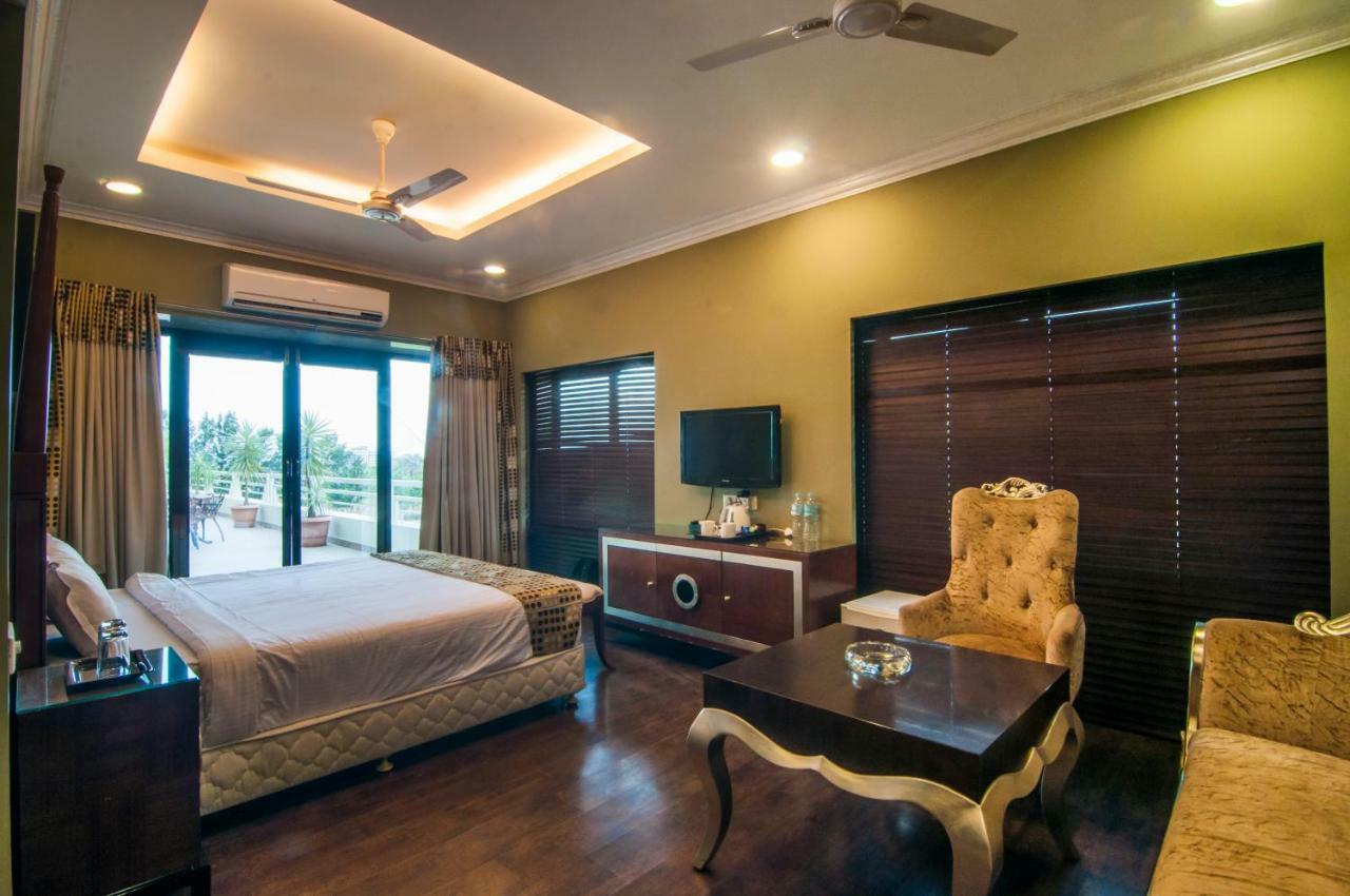 Jalsa Resort Indore Exteriör bild