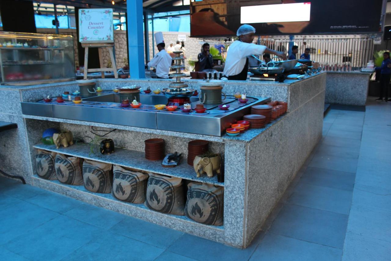 Jalsa Resort Indore Exteriör bild