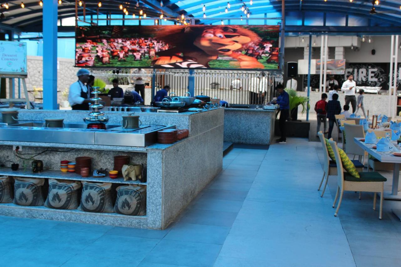 Jalsa Resort Indore Exteriör bild