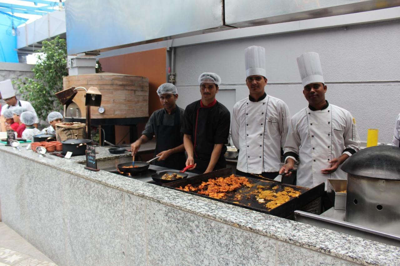 Jalsa Resort Indore Exteriör bild