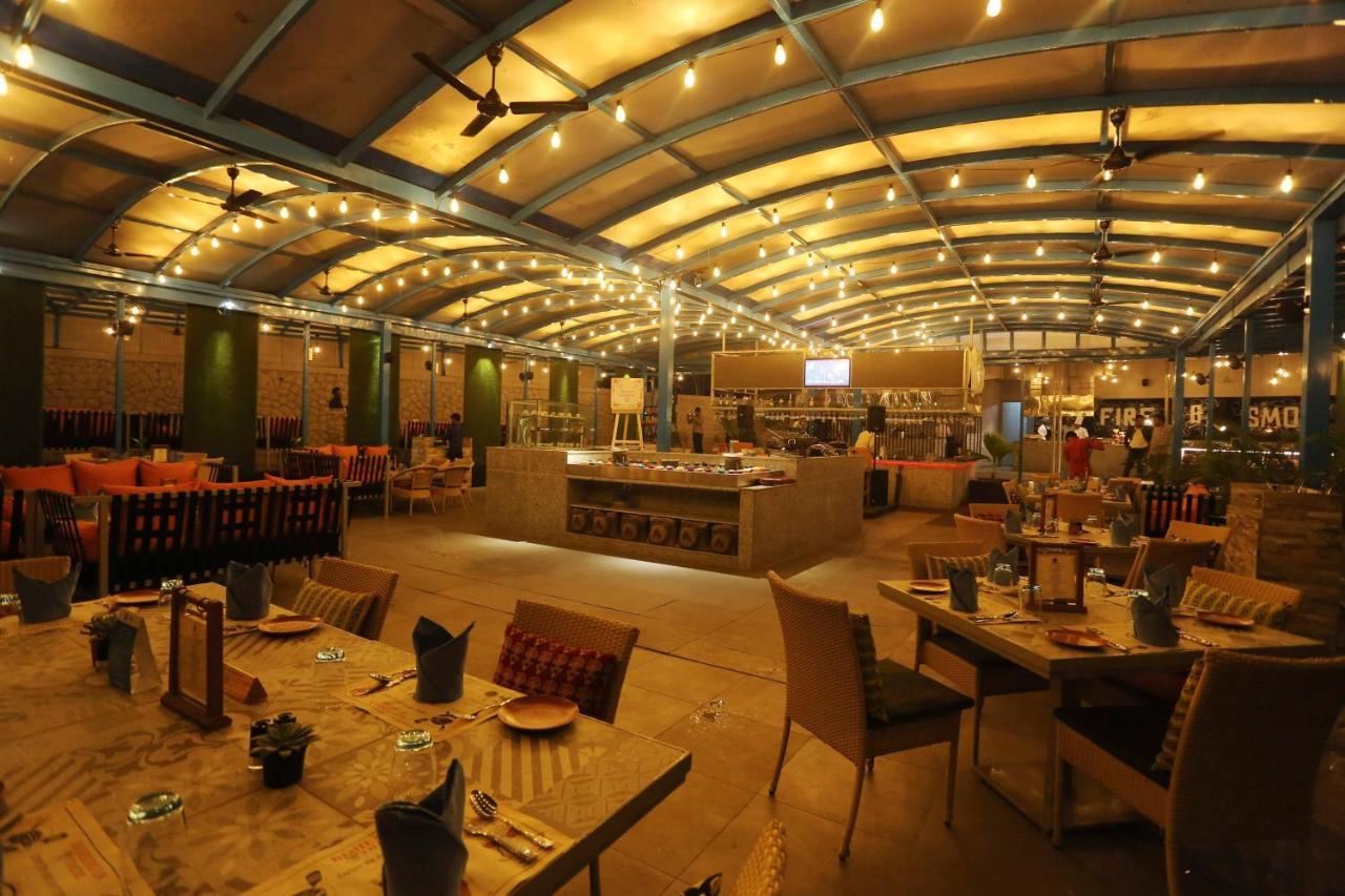 Jalsa Resort Indore Exteriör bild